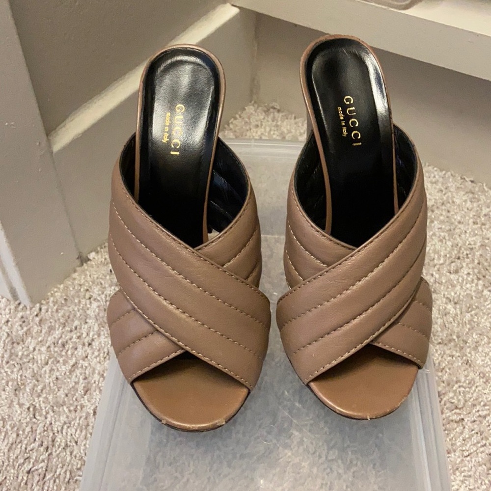 Gucci webby crisscross beige leather sandals
